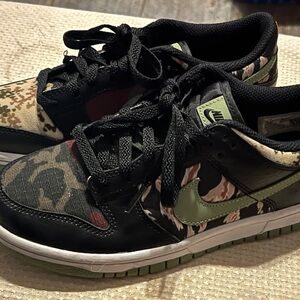 Nike Black and Green Camouflage Sneakers